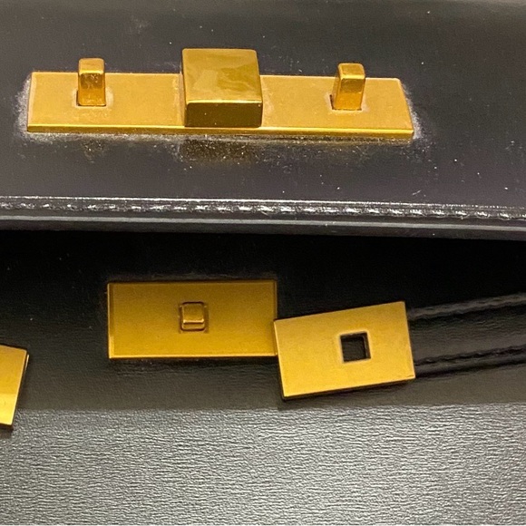 Chic Black Leather Shoulder  Bag with Gold Accents - Picture 5 of 12